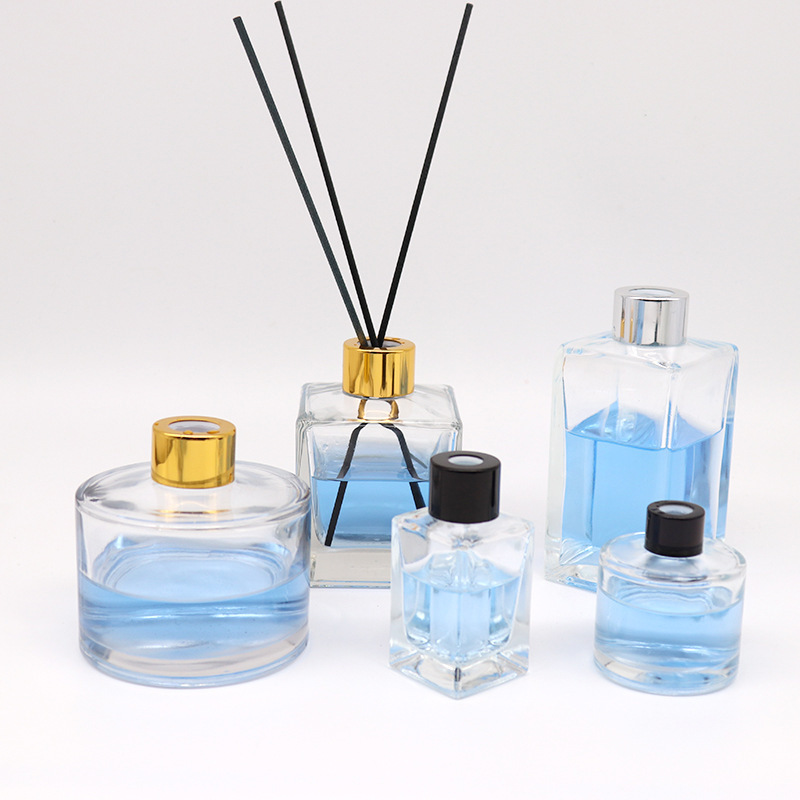custom-unbreakable-luxury-hanging-car-perfume-bottle (4).jpg